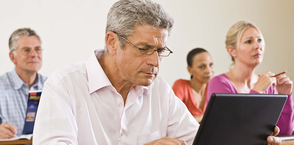 Tres de cada diez adultos mayores tienen interés en seguir estudiando